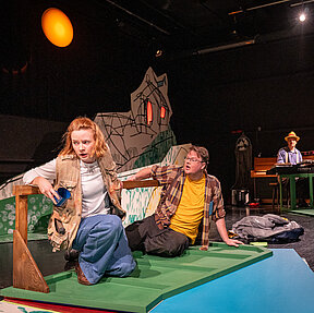 Bühnenimpressionen aus "Unsere wilden Jahre / As wi wild weern"