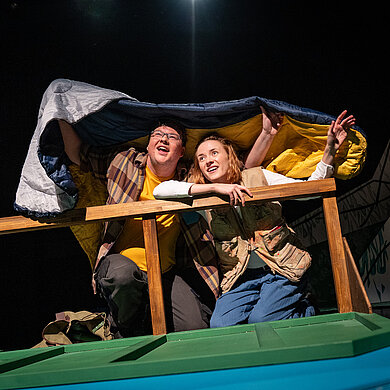 Bühnenimpressionen aus "Unsere wilden Jahre / As wi wild weern"