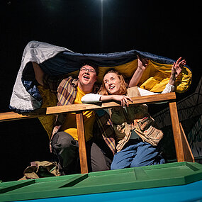 Bühnenimpressionen aus "Unsere wilden Jahre / As wi wild weern"