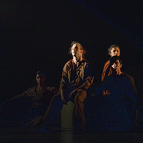 Bühnenimpressionen vom dreiteiligen Ballettabend »Demo-Mode«