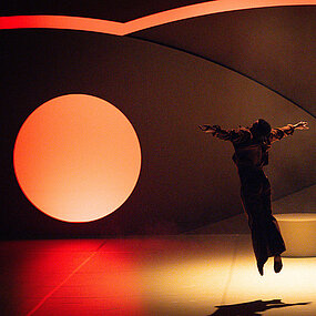 Bühnenimpressionen vom dreiteiligen Ballettabend »Demo-Mode«