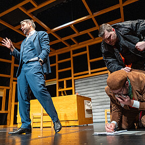 Bühnenimpressionen aus »Achtsam Moorden«