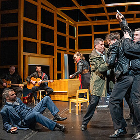 Bühnenimpressionen aus »Achtsam Moorden«