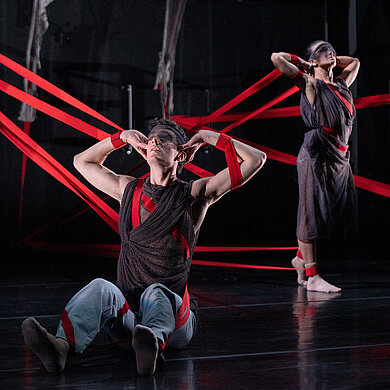 Bühnenimpressionen vom dreiteiligen Ballettabend »Demo-Mode«