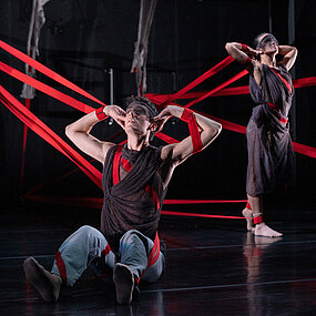 Bühnenimpressionen vom dreiteiligen Ballettabend »Demo-Mode«