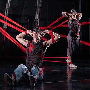 Bühnenimpressionen vom dreiteiligen Ballettabend »Demo-Mode«