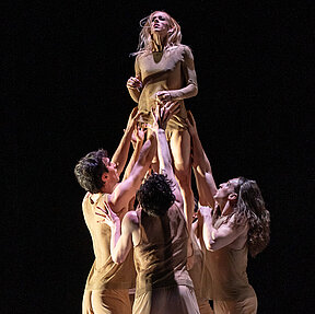 Bühnenimpressionen des Ballettabends »Blühend«