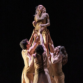 Bühnenimpressionen des Ballettabends »Blühend«