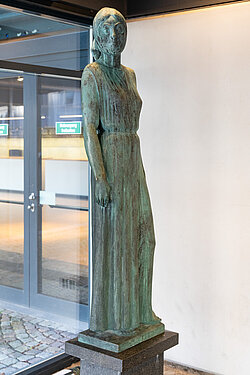 Bronzefigur "Die Hüterin"