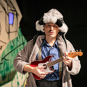 Bühnenimpressionen aus "Unsere wilden Jahre / As wi wild weern"