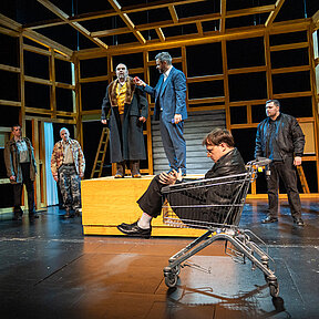 Bühnenimpressionen aus »Achtsam Moorden«