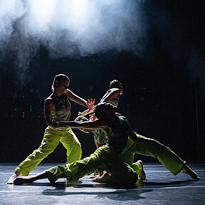 Bühnenimpressionen vom dreiteiligen Ballettabend »Demo-Mode«
